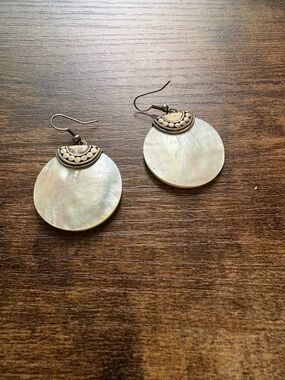 Shell Disk Drop Earrings - Iridescent White